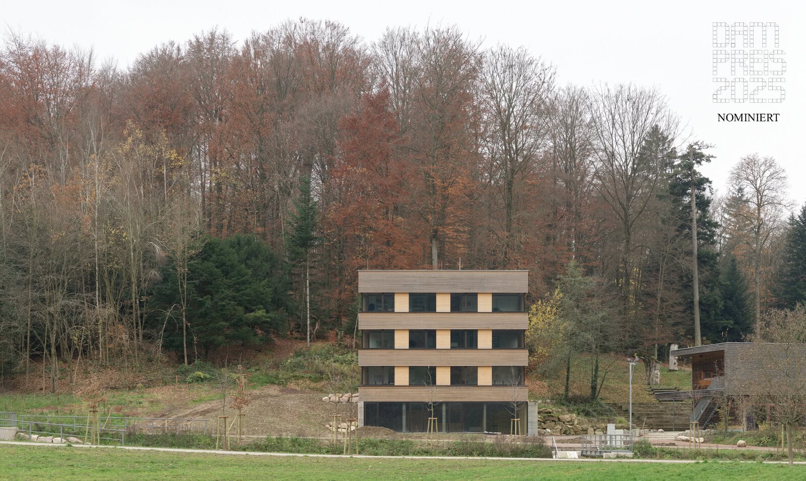 14_SD_ WaldHaus_YZ+DamPreis_kontour light